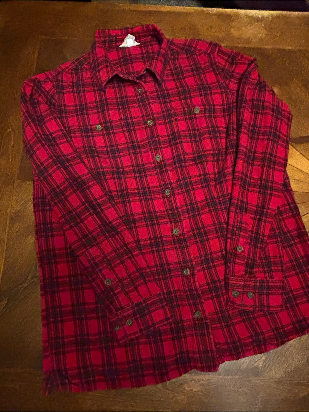 Duluth Trading Co Red and Black Plaid Button-Down Shirt 100% Cotton, Medium